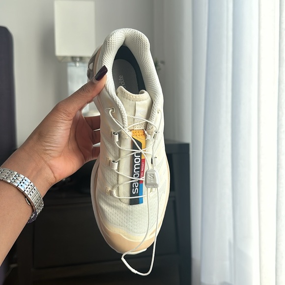 Salomon XT-6 Aritzia Vanilla Acorn (BRAND NEW) - Picture 3 of 3